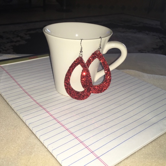 ☄️Pretty Red Glitter Teardrop Earrings☄️ - Picture 6 of 7